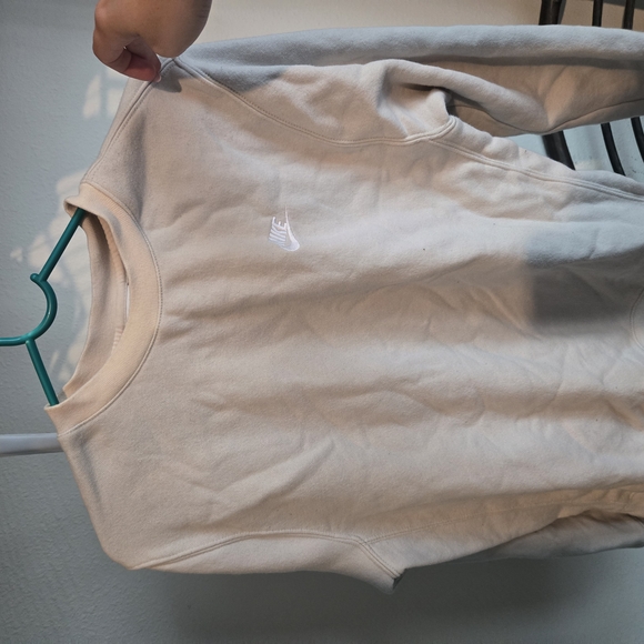 Nike Sweaters - Nike Cream Sweatshirt